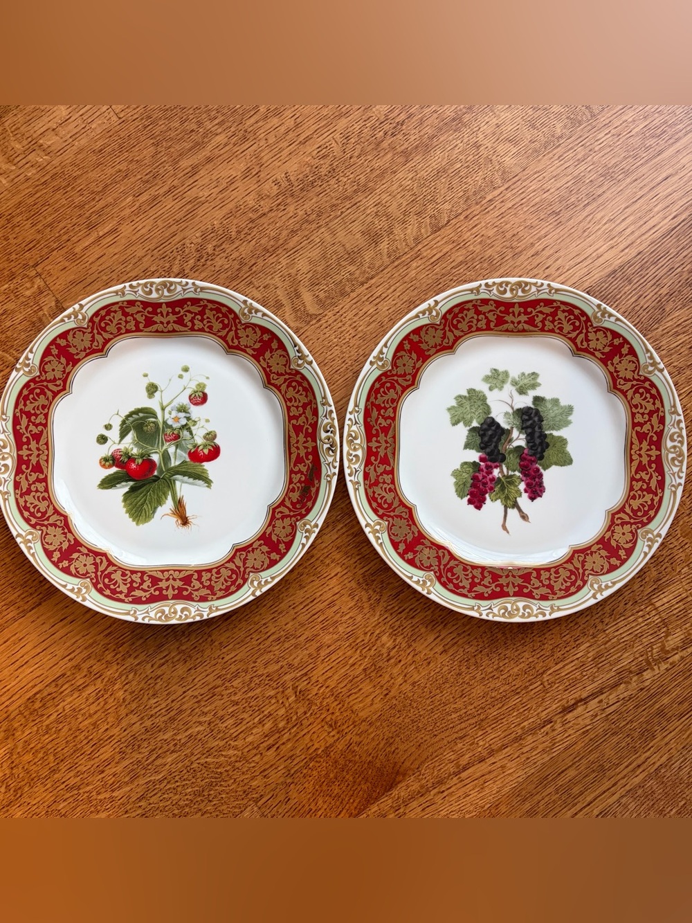 2 Vintage Andrea by Sadek Winterthur "Honore" Porcelain Dinner Plates Fruit 10.5